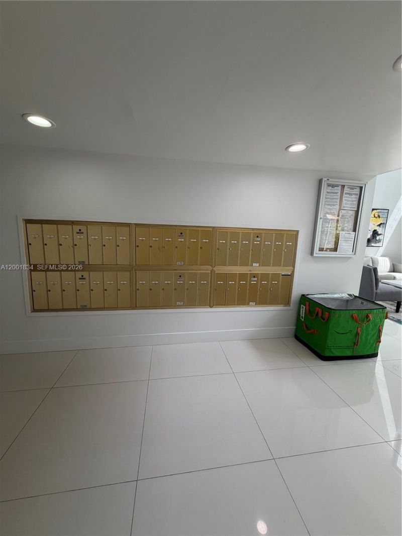 200 Lakeview Dr, Unit 102, Weston, FL 33326 Photo