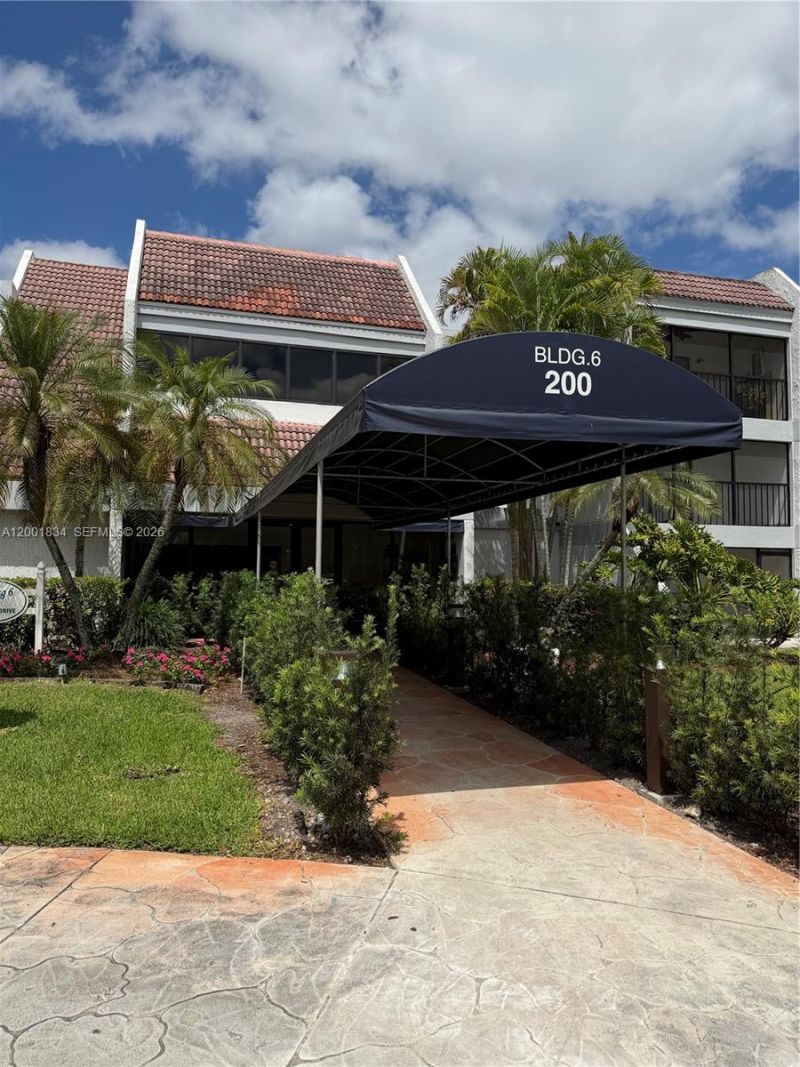 200 Lakeview Dr, Unit 102, Weston, FL 33326 Photo