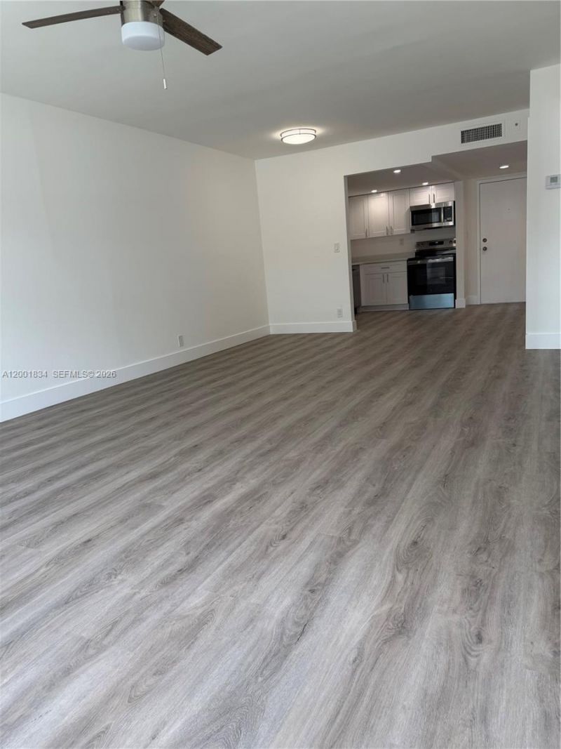 200 Lakeview Dr, Unit 102, Weston, FL 33326 Photo