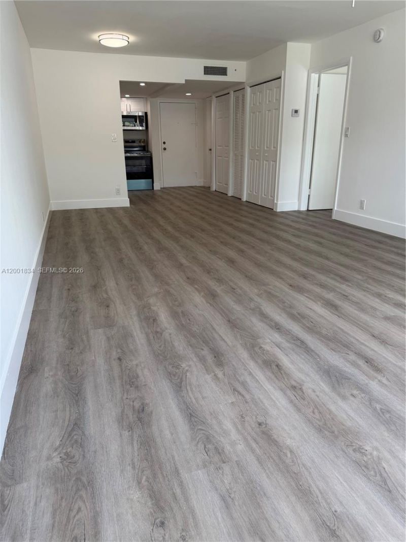 200 Lakeview Dr, Unit 102, Weston, FL 33326 Photo