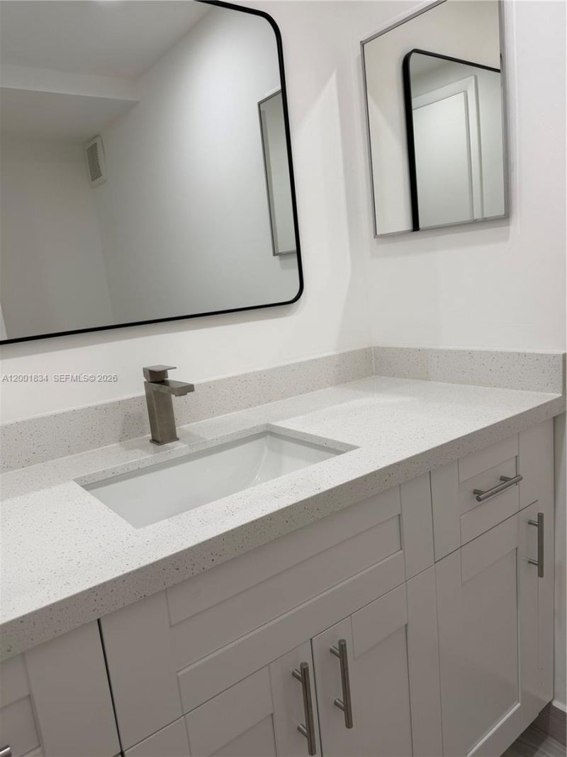 200 Lakeview Dr, Unit 102, Weston, FL 33326 Photo