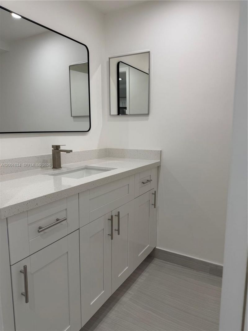 200 Lakeview Dr, Unit 102, Weston, FL 33326 Photo