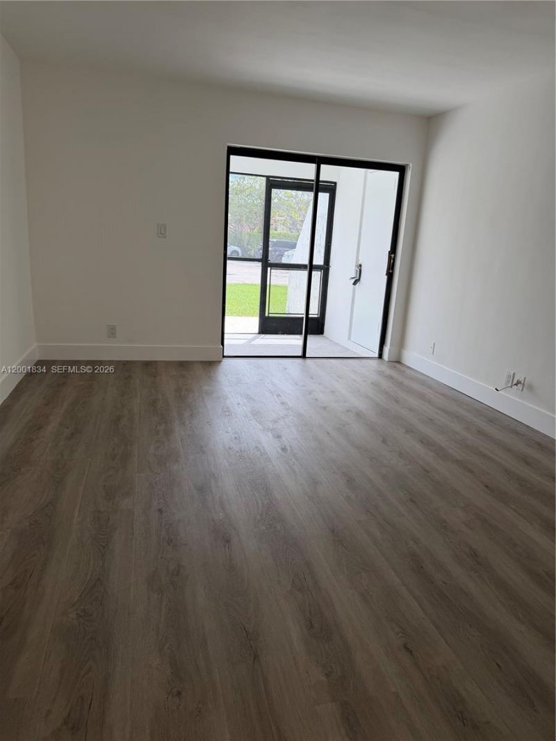 200 Lakeview Dr, Unit 102, Weston, FL 33326 Photo