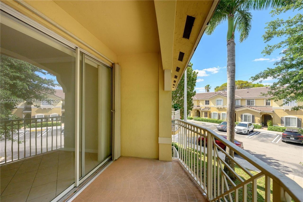 8964 W Flagler St, Unit 206, Miami, FL 33174 Photo