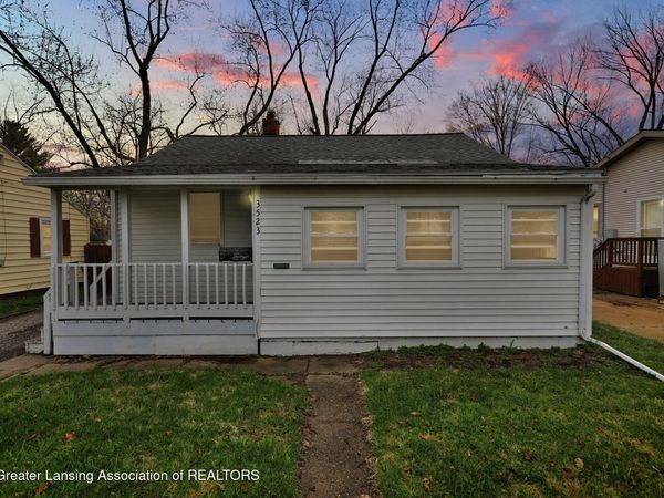 3523 Parkway Drive, Lansing, MI 48910