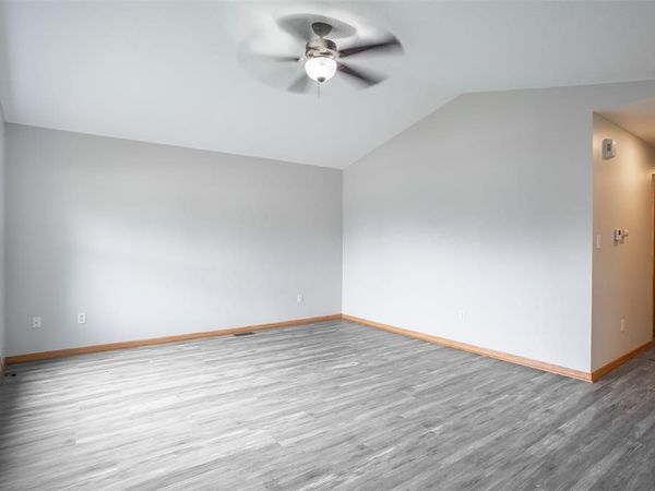 525 SE 9th Street, Des Moines, IA 50309