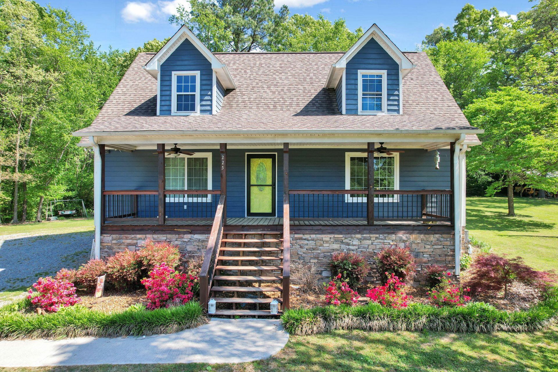 225 E Massachusetts Avenue, Whitwell, TN 37397 Main Photo