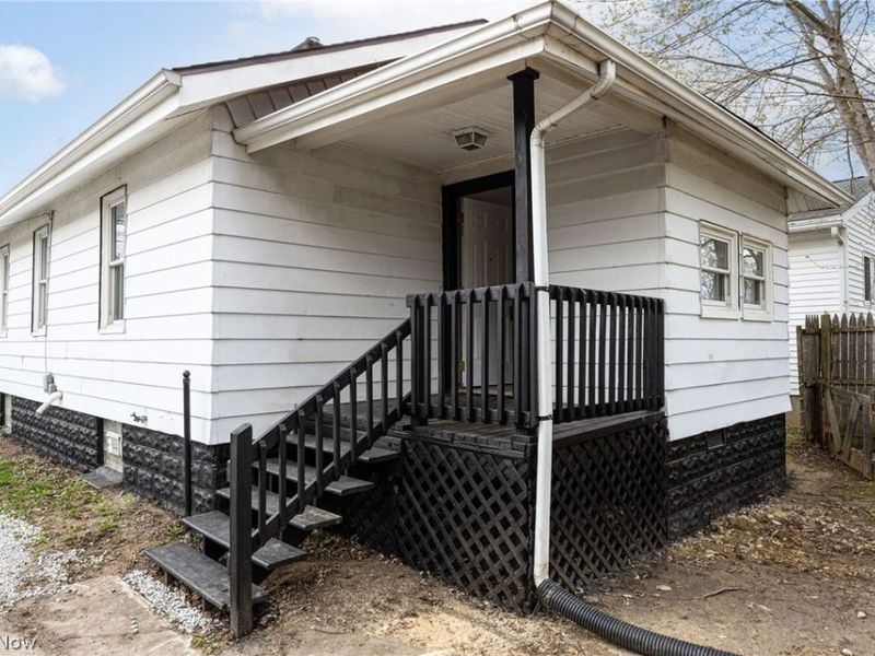 961 Wyley Avenue, Akron, OH 44306 Photo 3