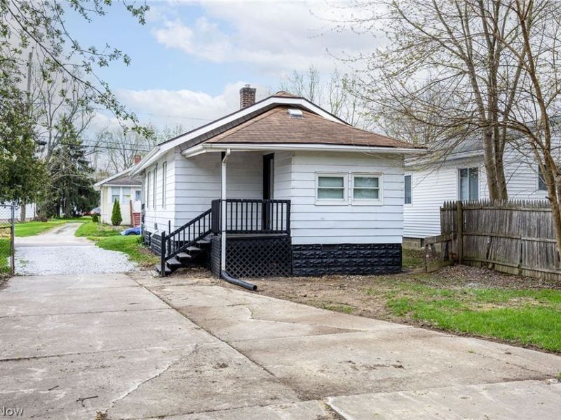 961 Wyley Avenue, Akron, OH 44306 Photo 4