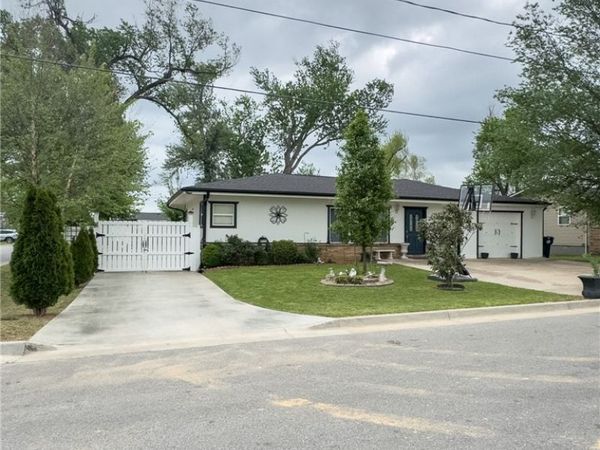 519 N 10th Street , Rogers, AR 72756