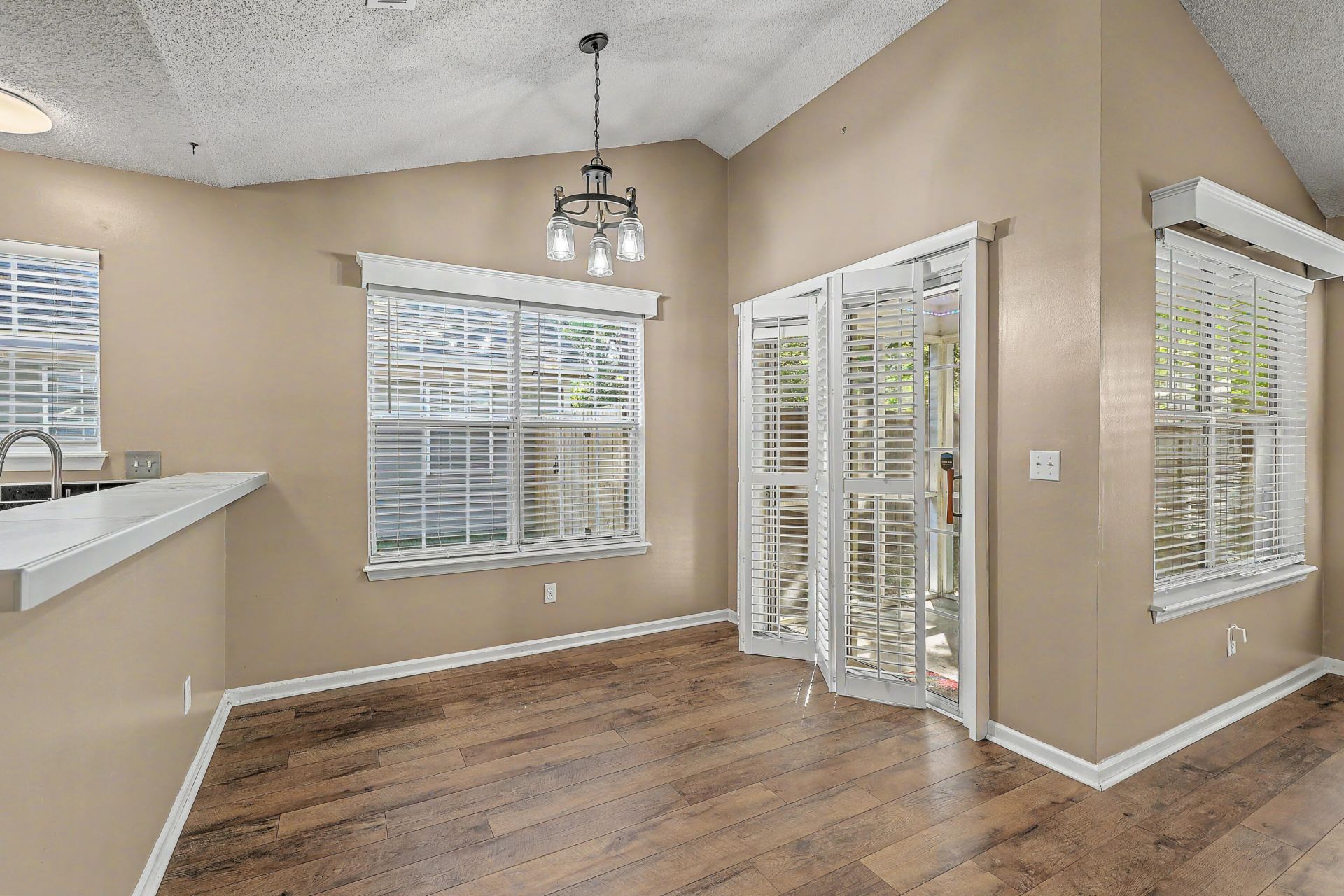 109 Mapperton Court Photo 12