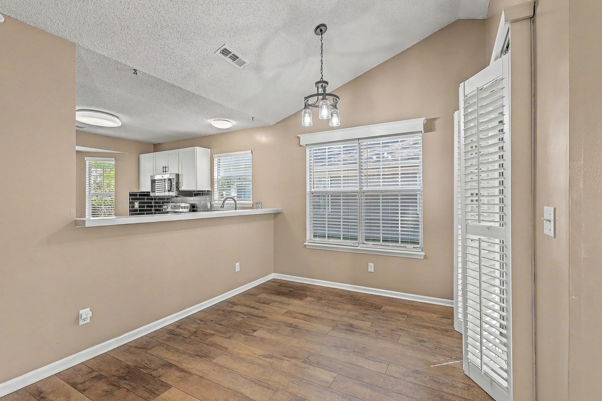 109 Mapperton Court Photo 13