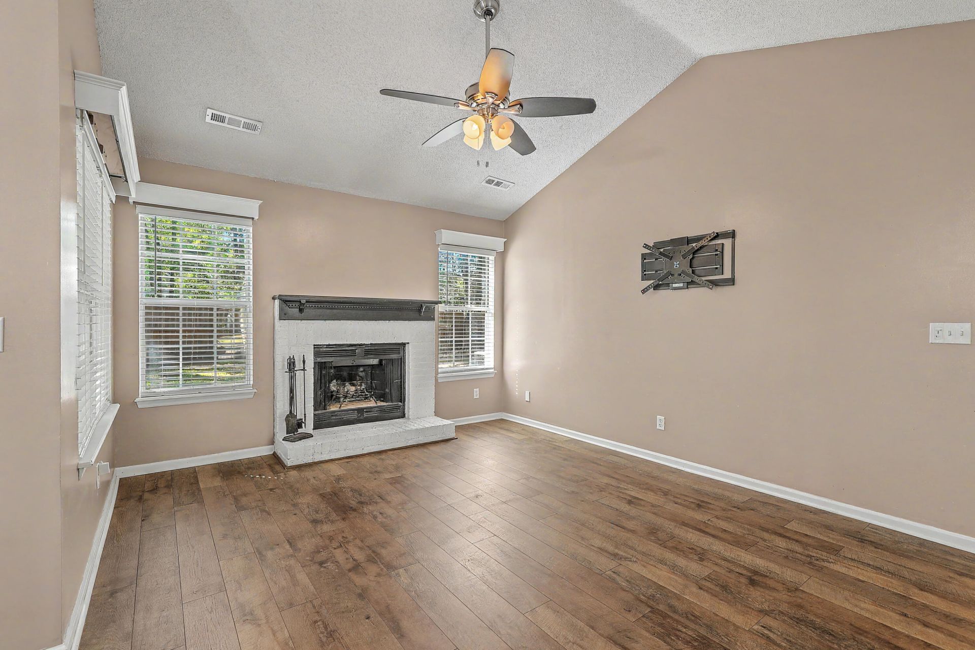 109 Mapperton Court Photo 15