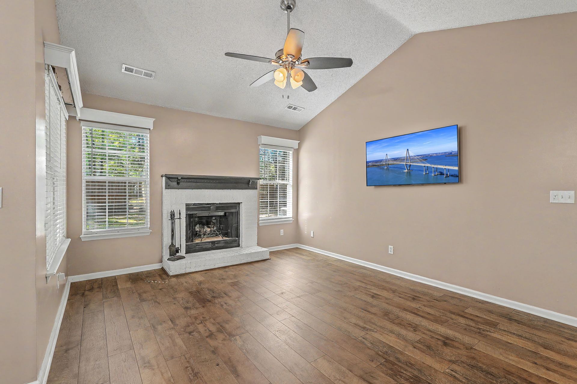 109 Mapperton Court Photo 15