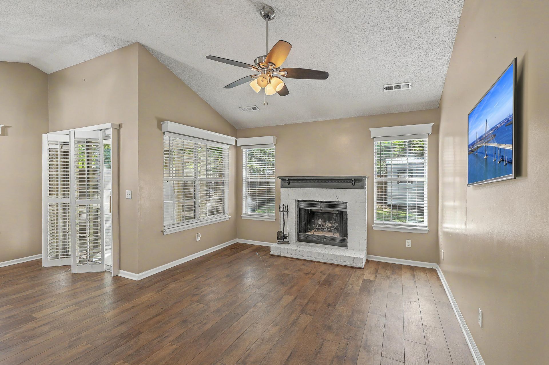 109 Mapperton Court Photo 16