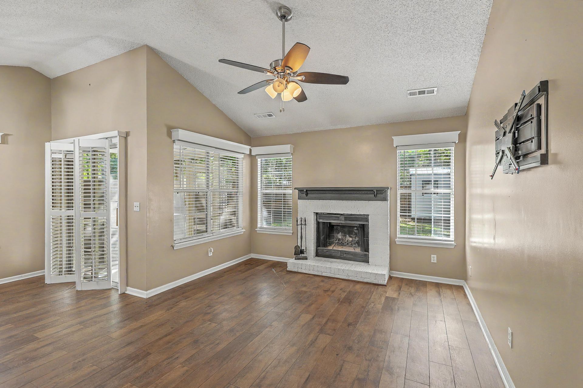 109 Mapperton Court Photo 17