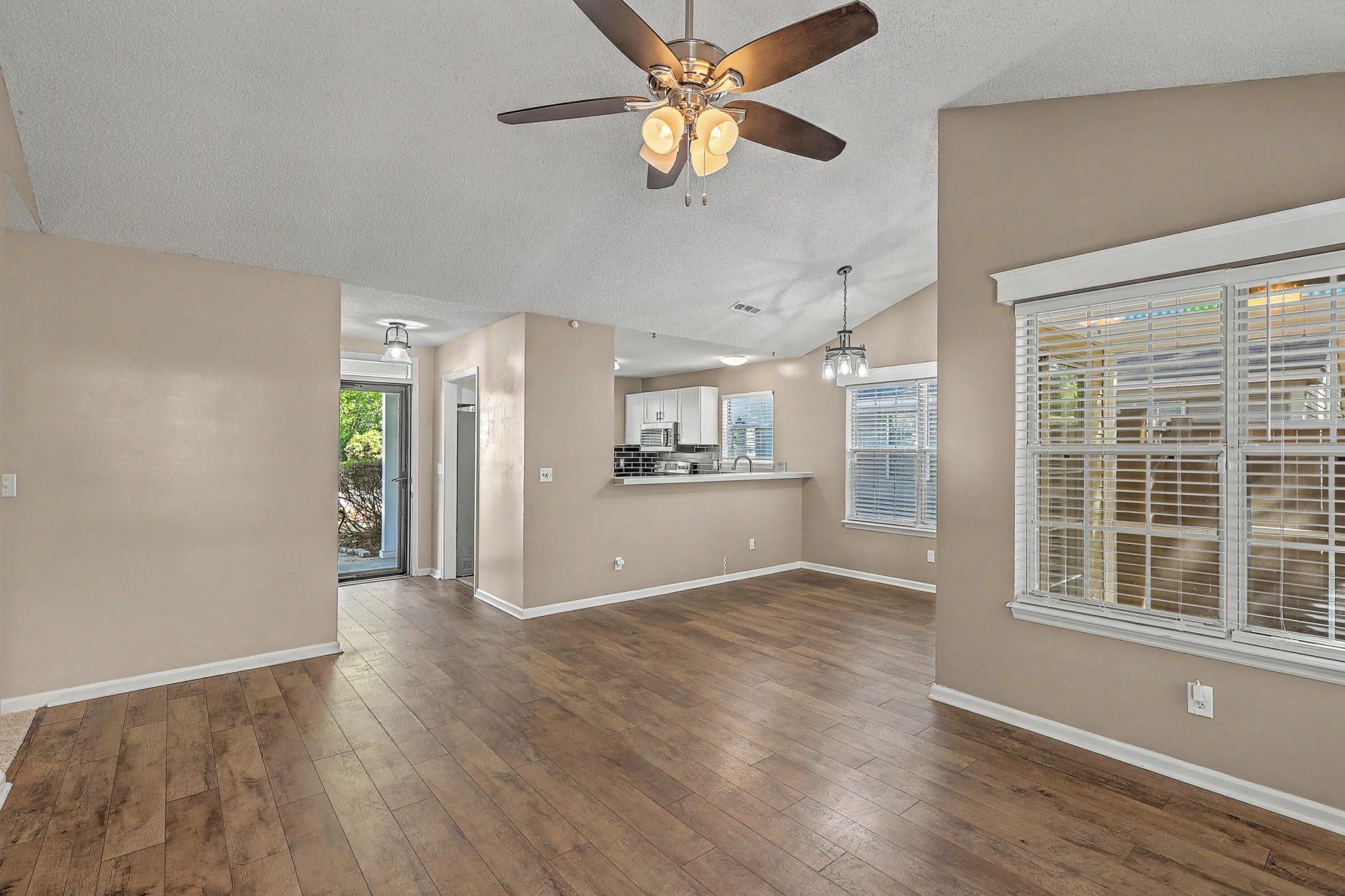 109 Mapperton Court Photo 18