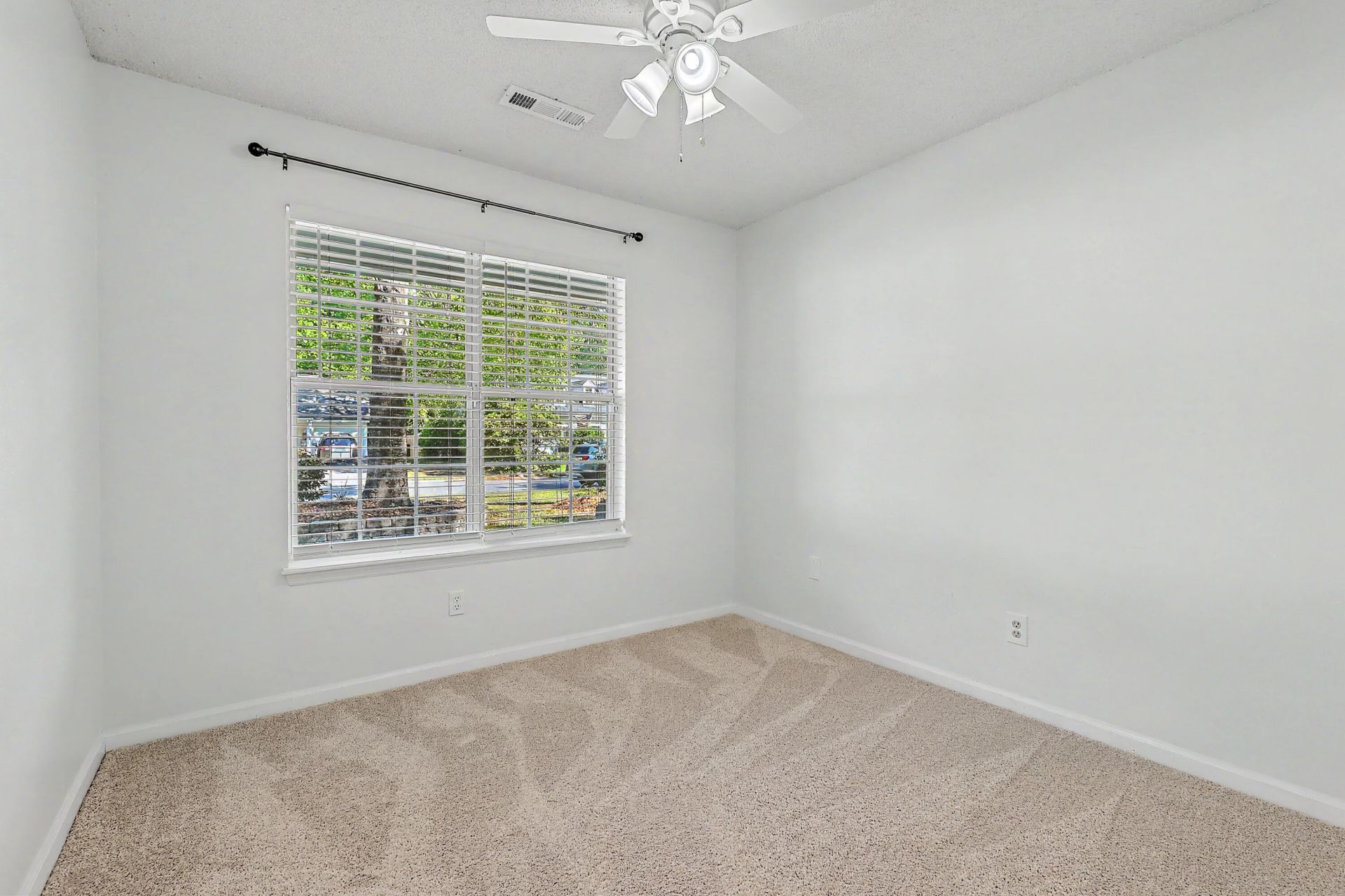 109 Mapperton Court Photo 20