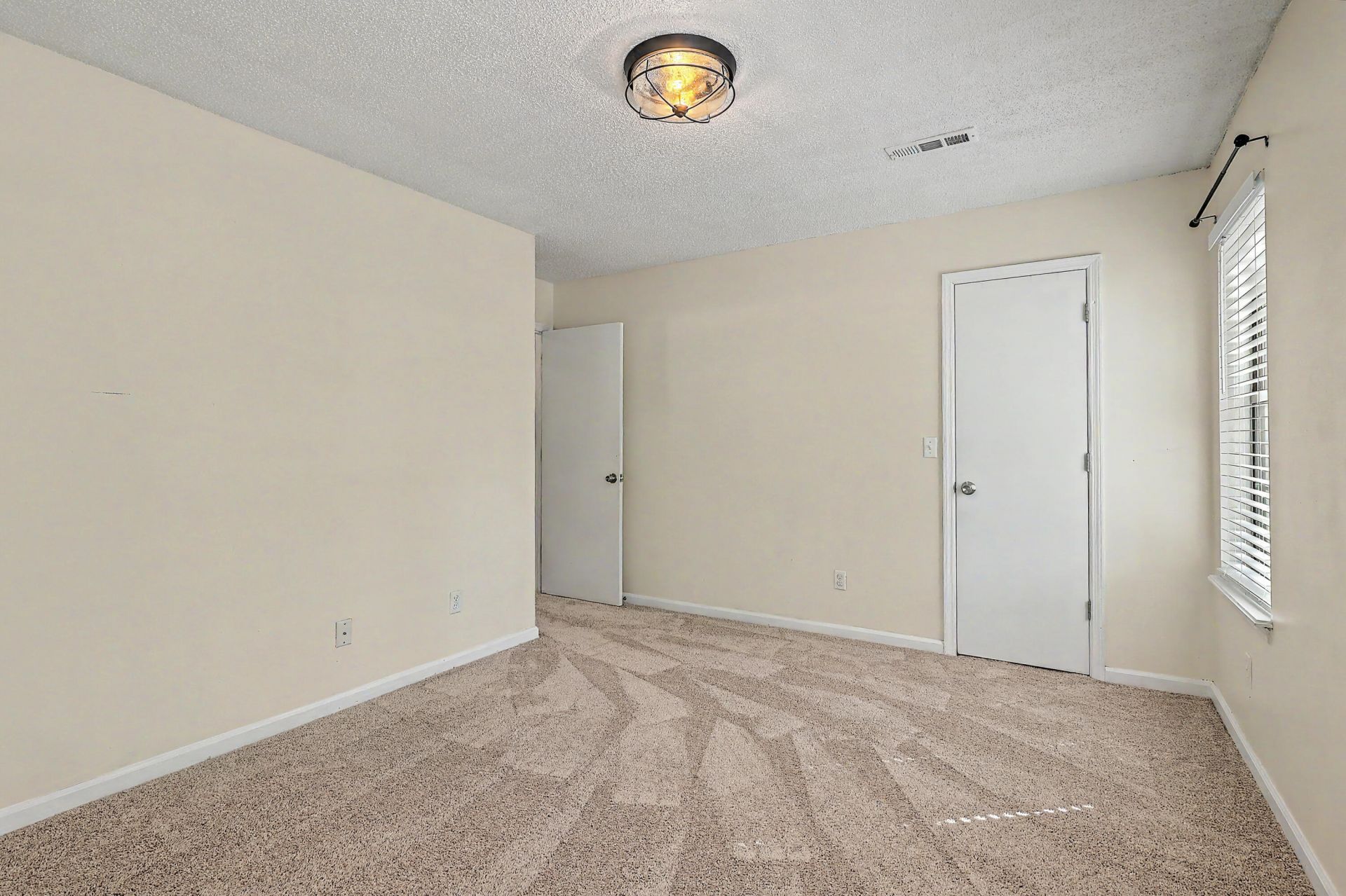 109 Mapperton Court Photo 23