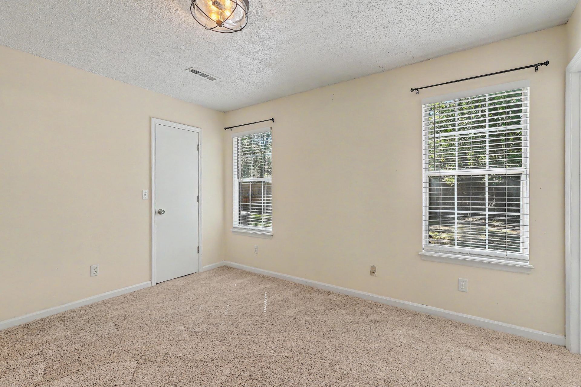 109 Mapperton Court Photo 24