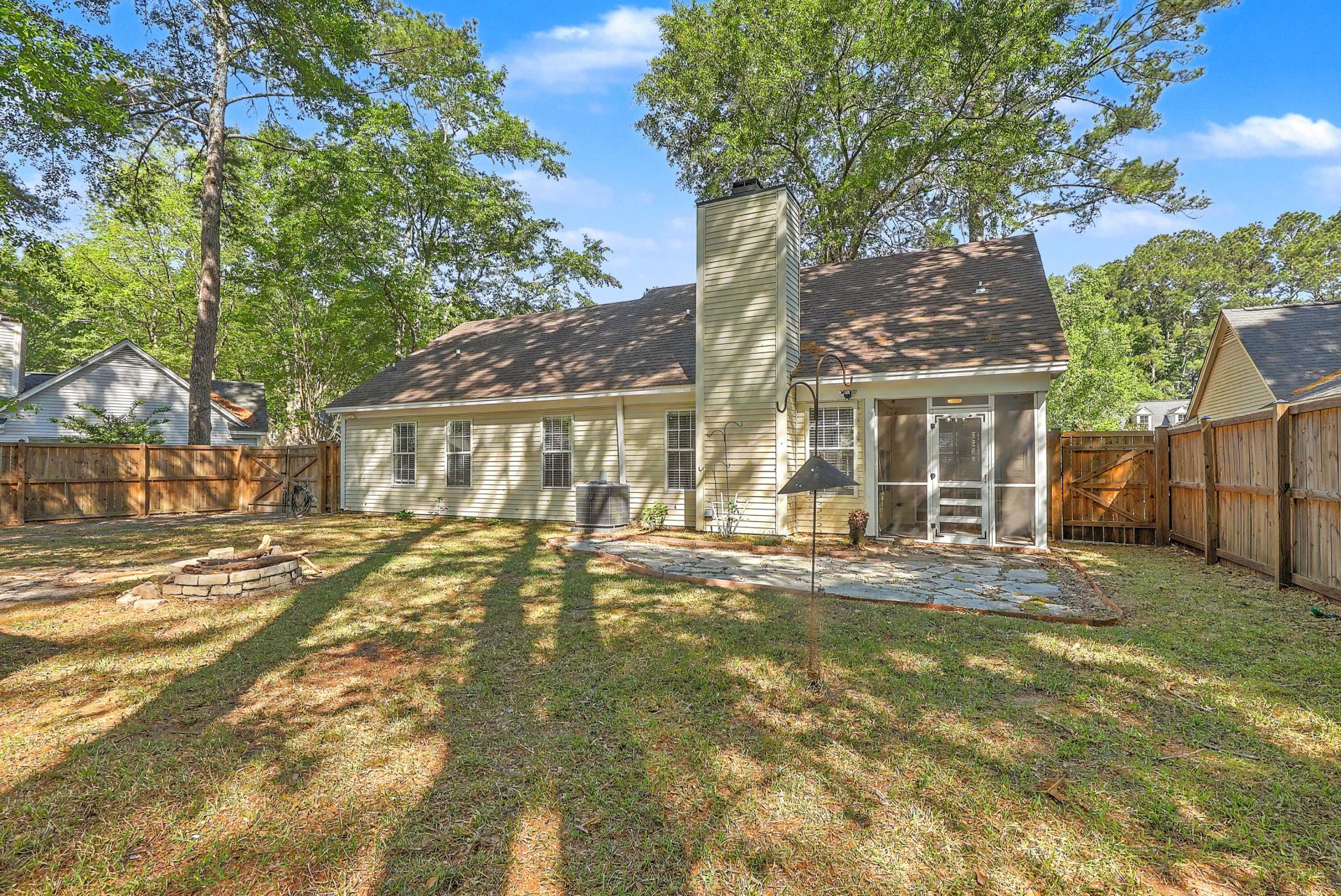 109 Mapperton Court Photo 29