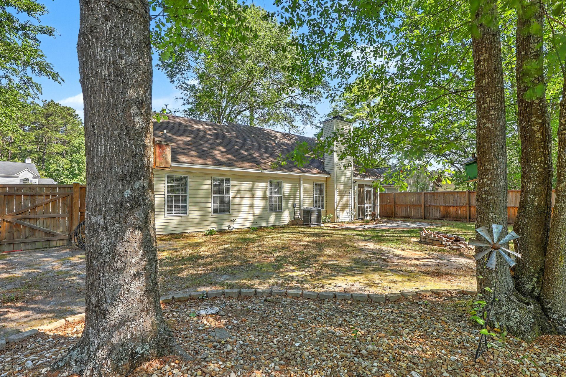 109 Mapperton Court Photo 30