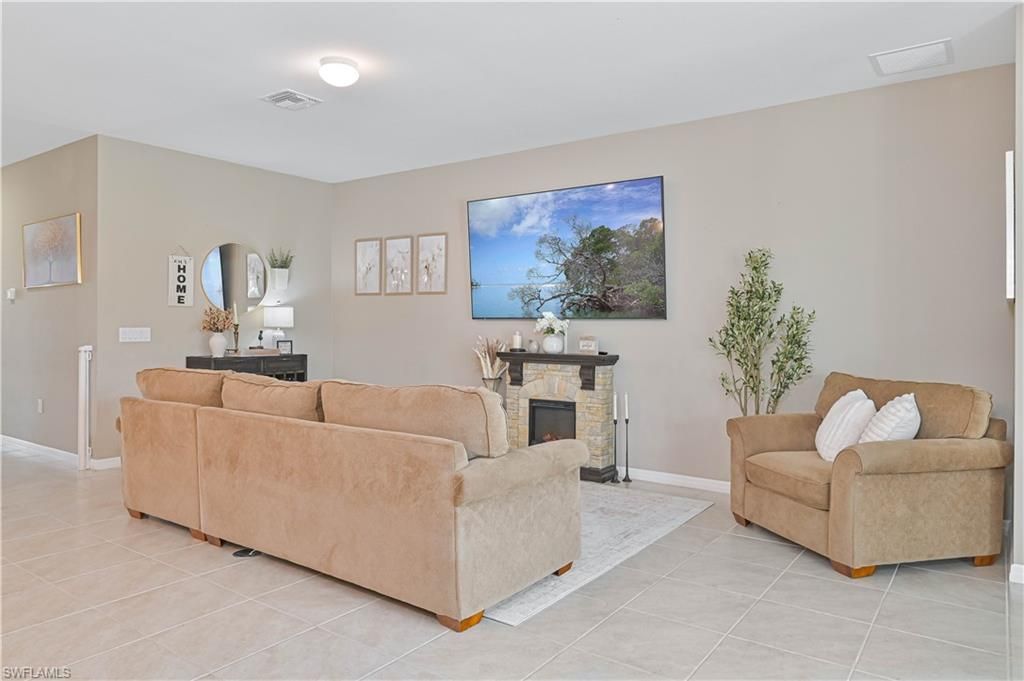 3273 Apple Blossom Dr, Alva, FL 33920 Photo