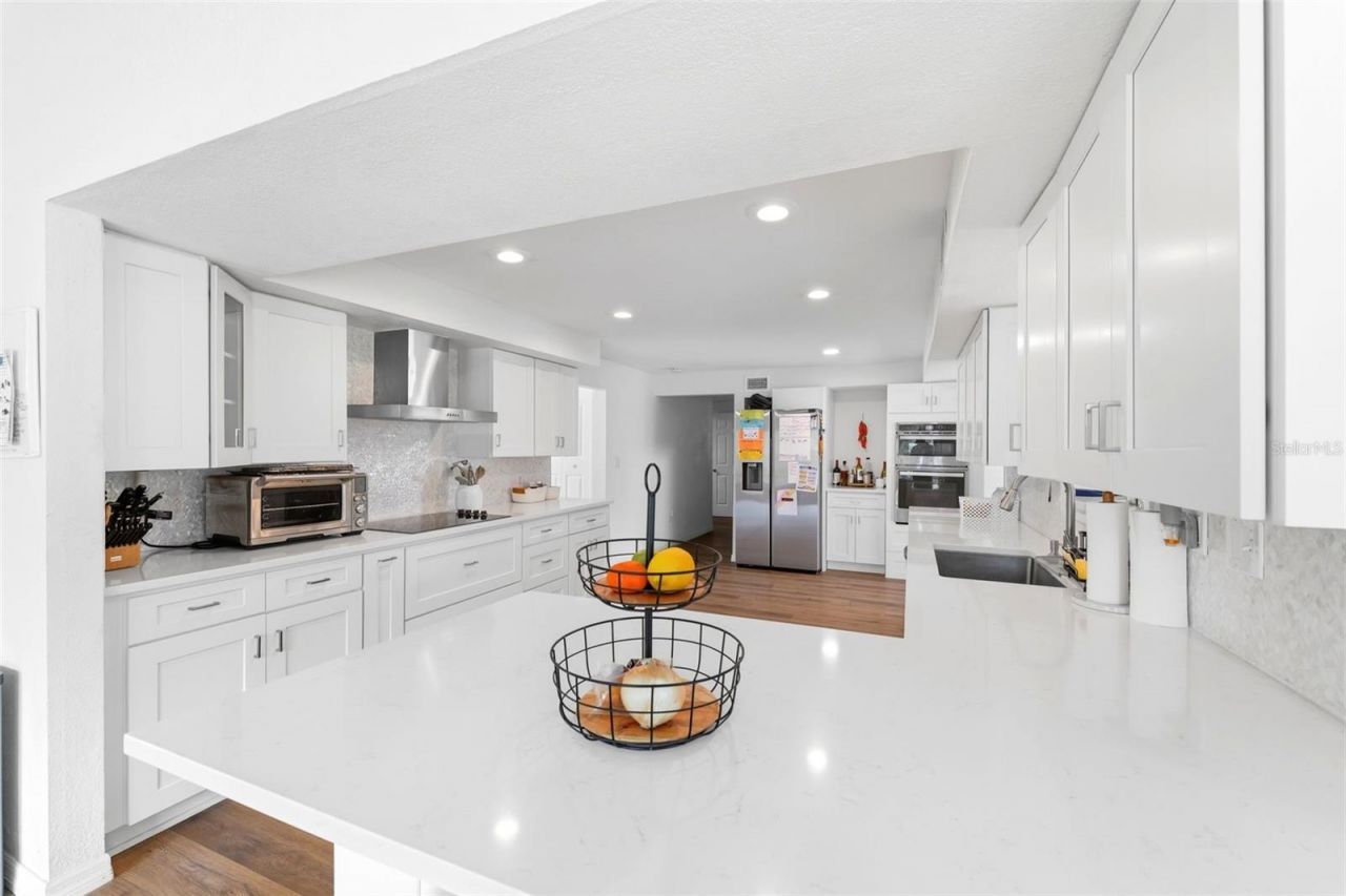 19003 Cedar Lane, Lutz, FL 33548 Photo