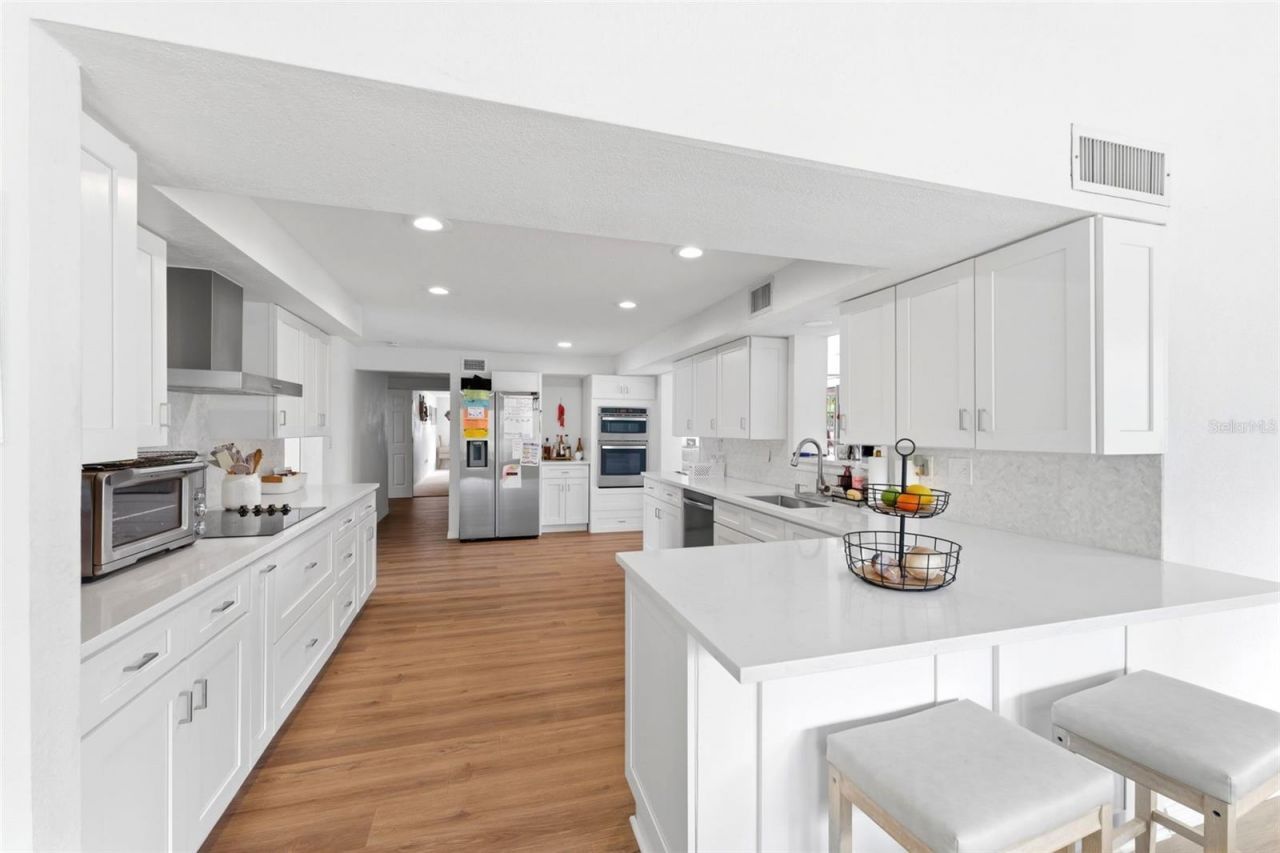 19003 Cedar Lane, Lutz, FL 33548 Photo