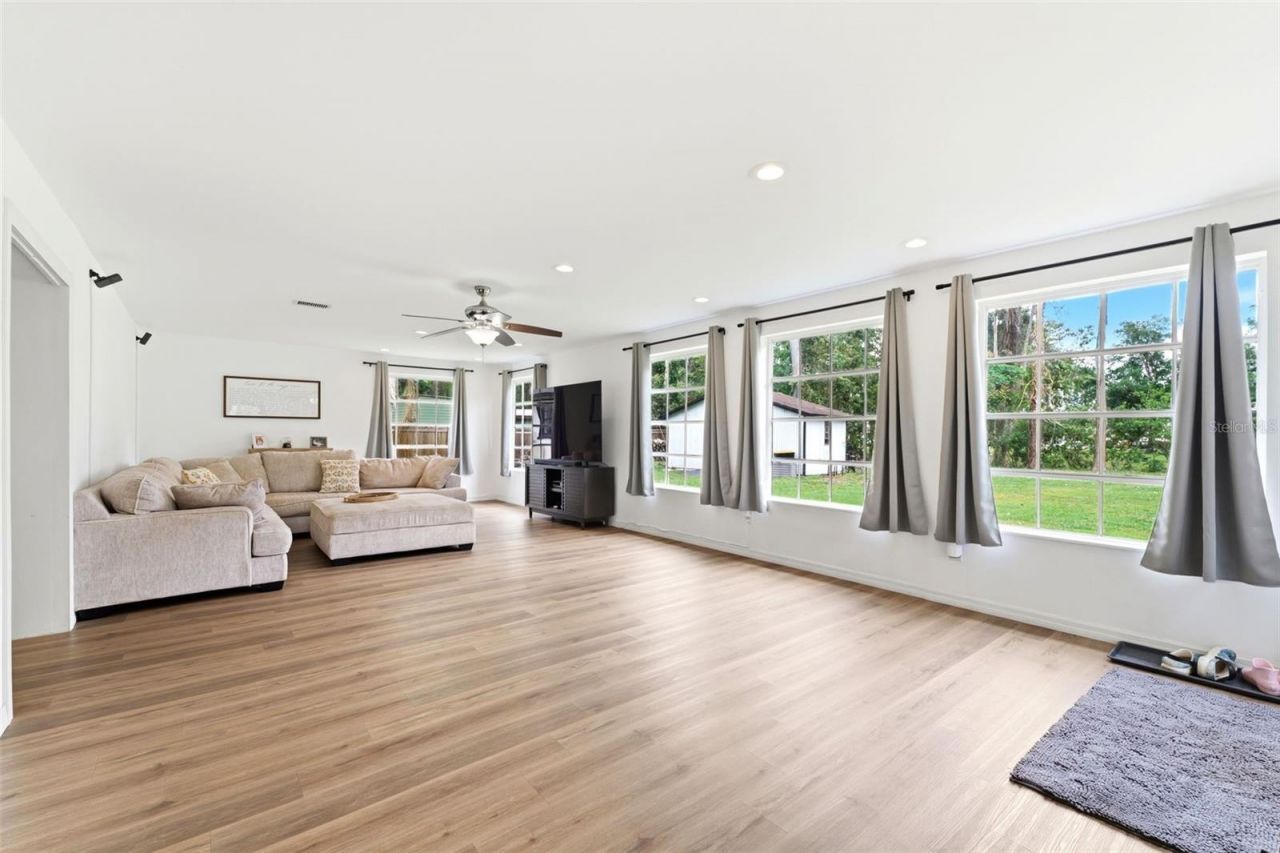 19003 Cedar Lane, Lutz, FL 33548 Photo