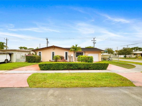 9590 SW 51st Ter , Miami, FL 33165