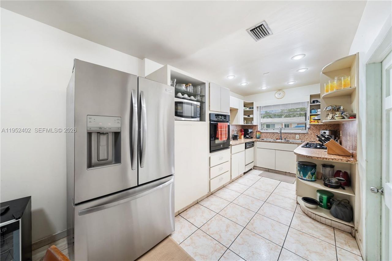 9590 SW 51st Ter, Miami, FL 33165 Photo