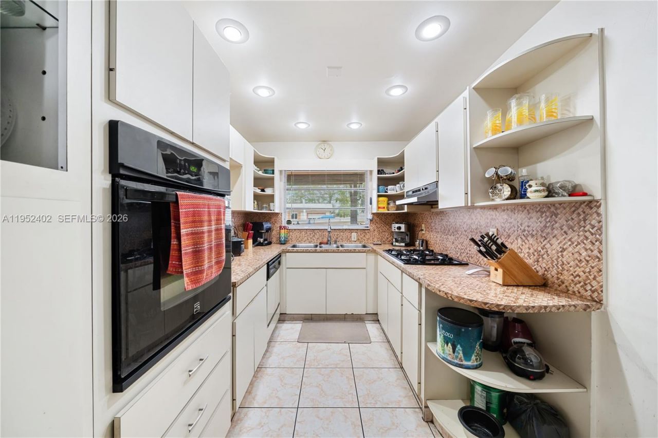 9590 SW 51st Ter, Miami, FL 33165 Photo