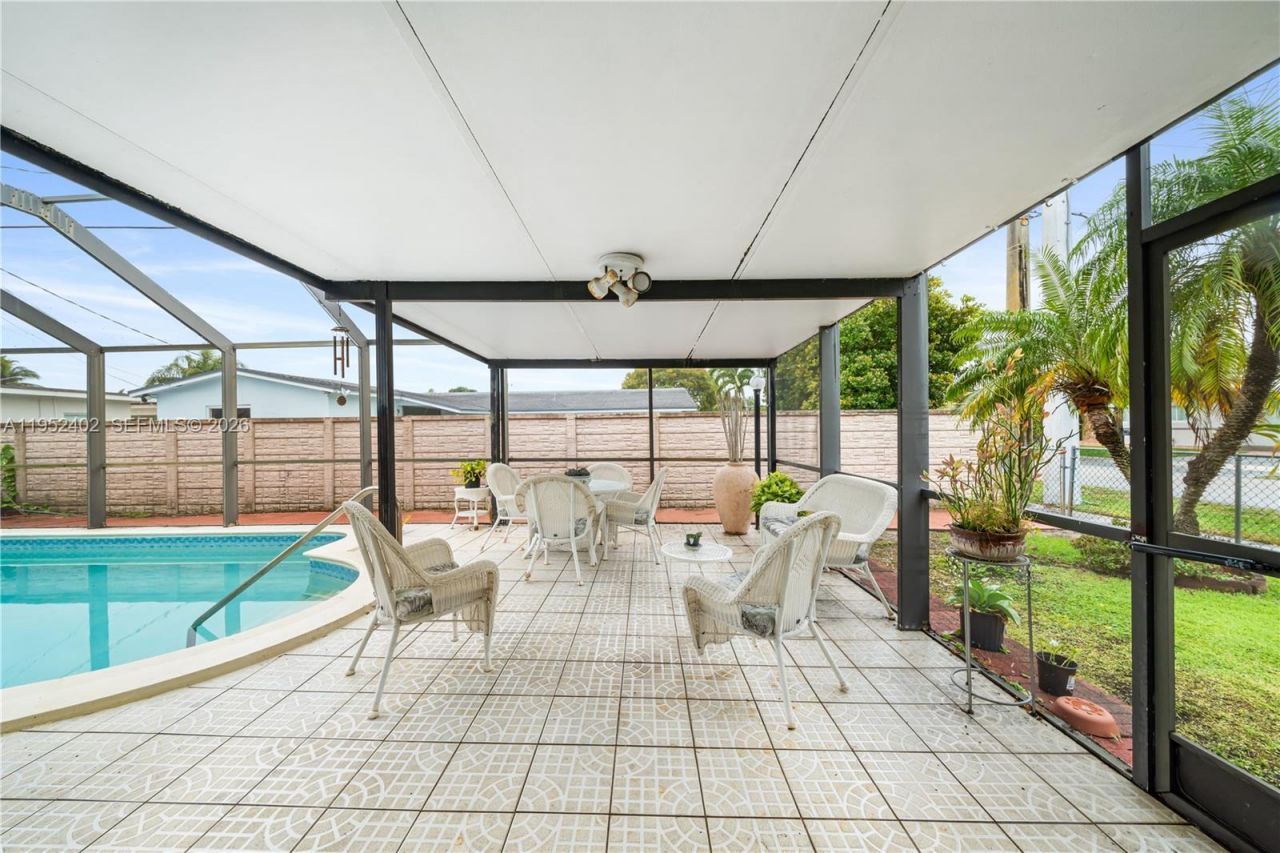 9590 SW 51st Ter, Miami, FL 33165 Photo