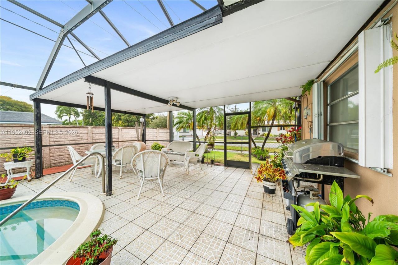 9590 SW 51st Ter, Miami, FL 33165 Photo