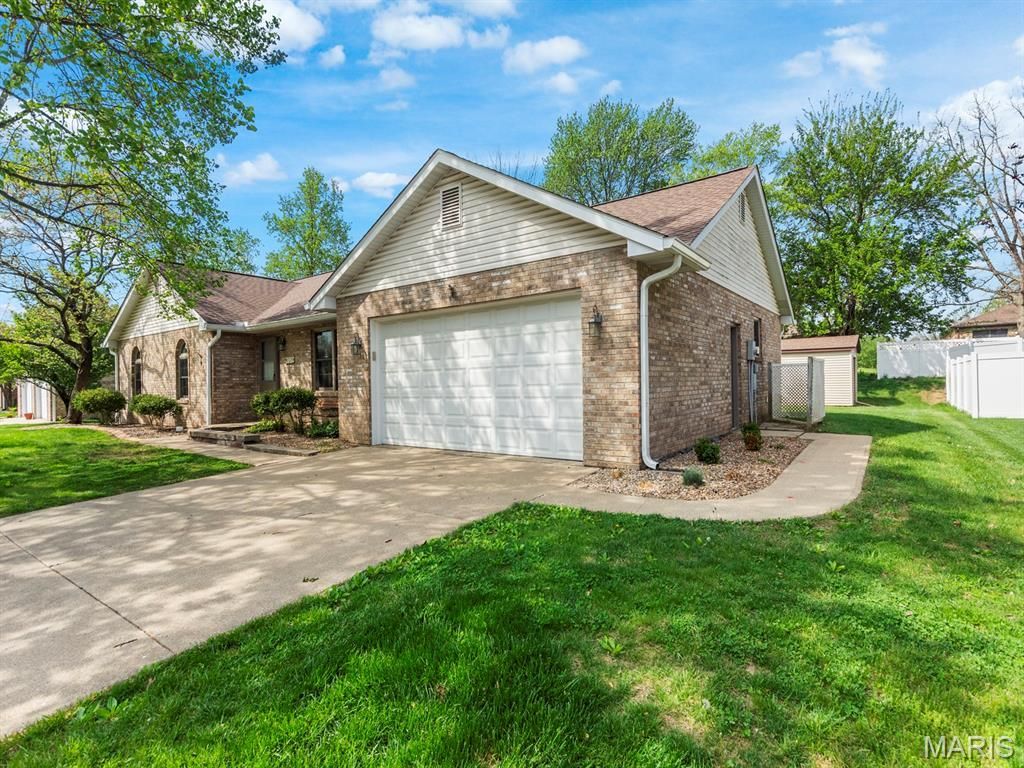 2728 Timberline Drive, Belleville, IL 62226 Main Photo