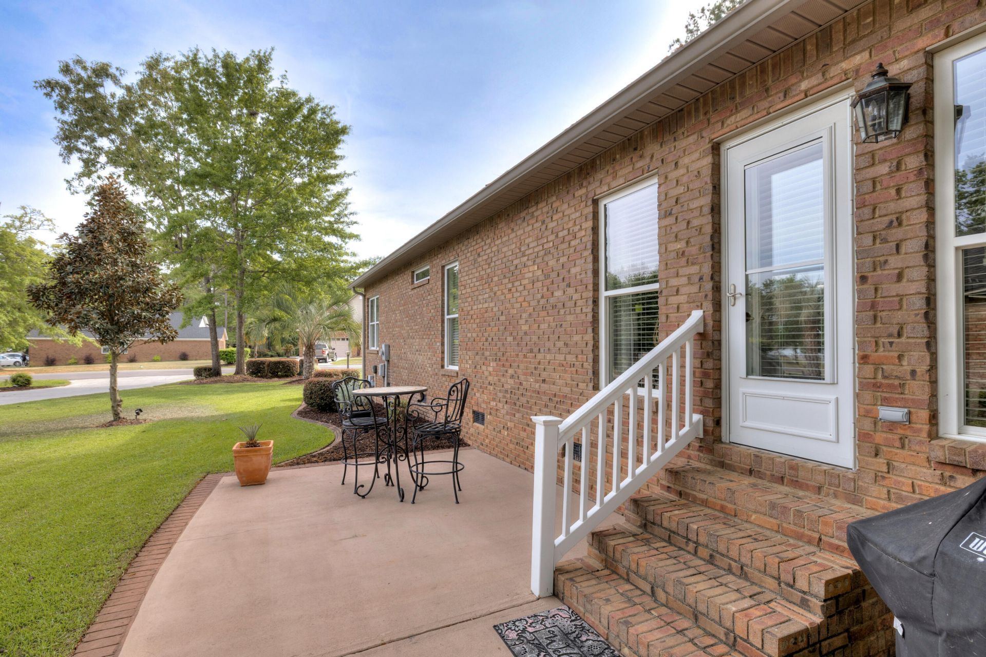 505 Oak Hill Drive Photo 3