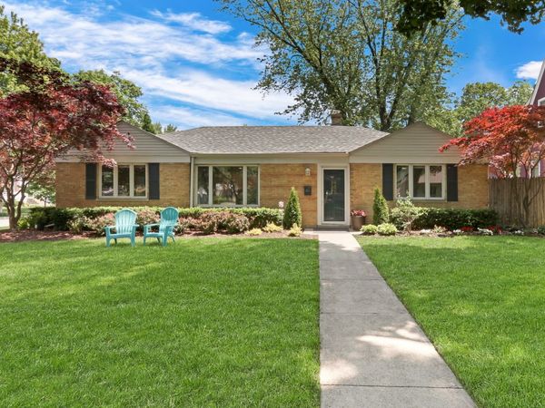 400 Wedgemere Place, Libertyville, IL 60048