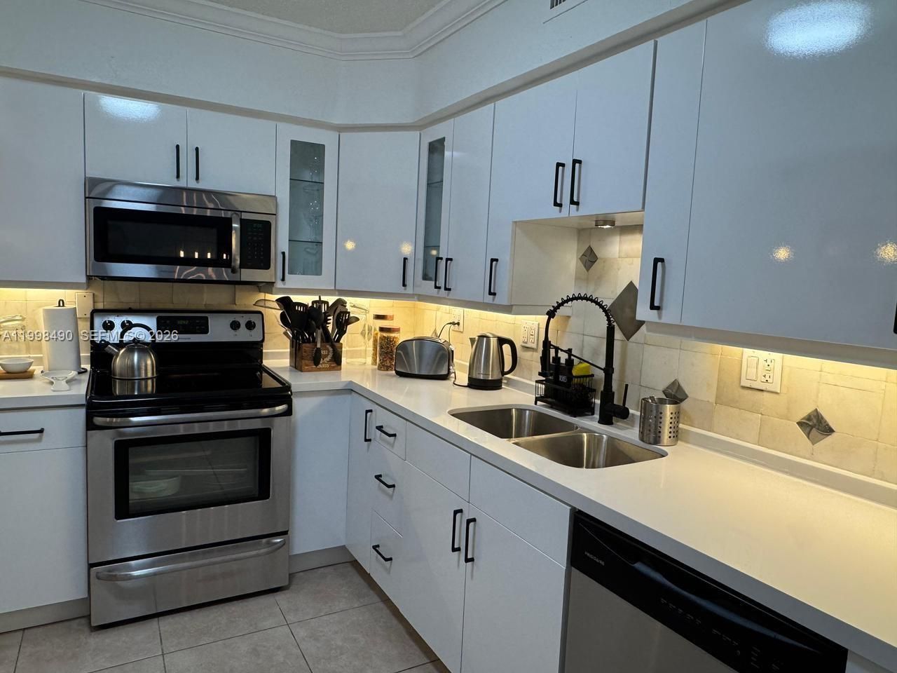 3600 Mystic Pointe Dr, Unit 910, Aventura, FL 33180 Photo