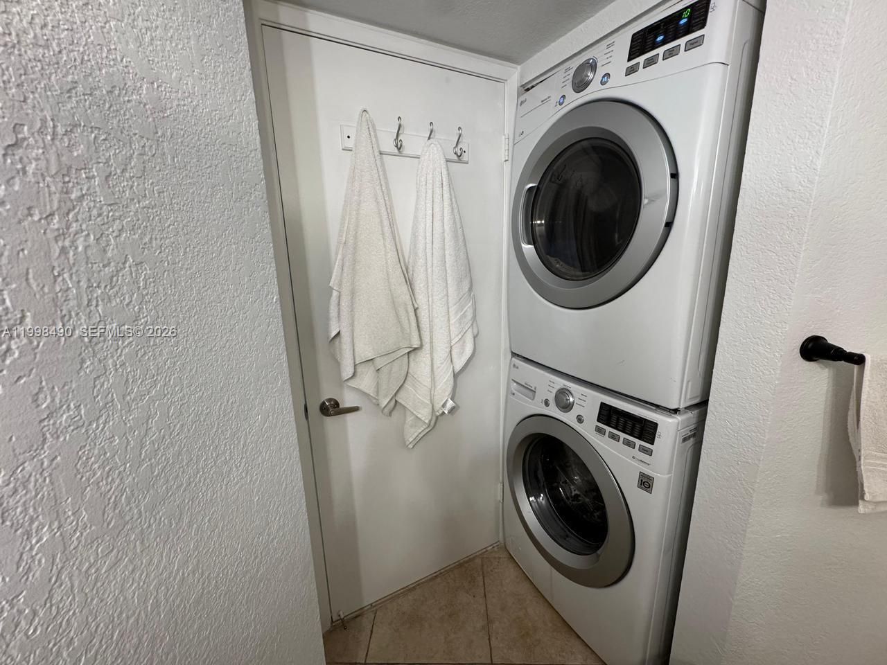 3600 Mystic Pointe Dr, Unit 910, Aventura, FL 33180 Photo