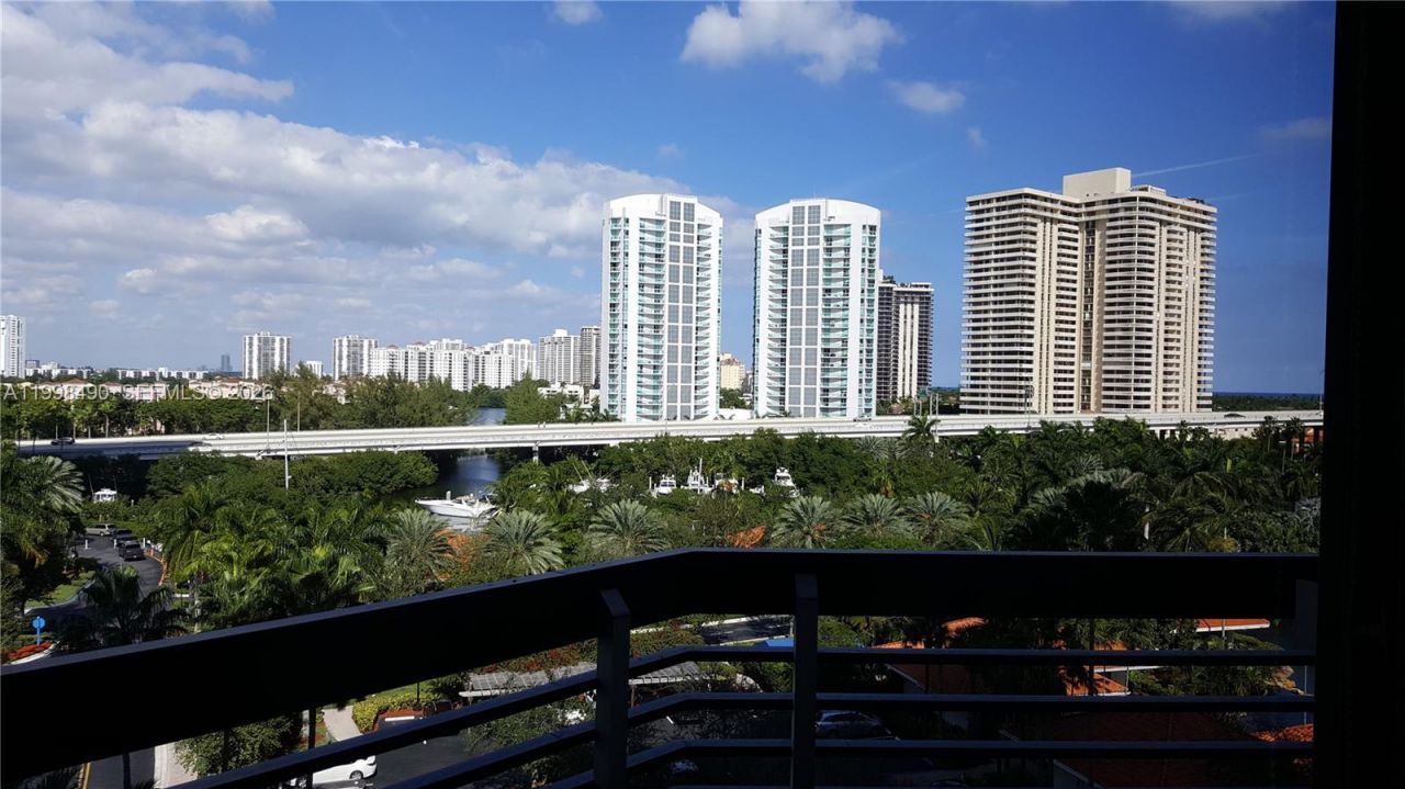 3600 Mystic Pointe Dr, Unit 910, Aventura, FL 33180 Photo