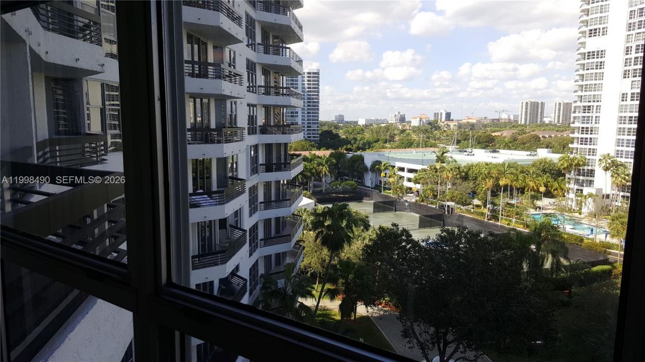 3600 Mystic Pointe Dr, Unit 910, Aventura, FL 33180 Photo