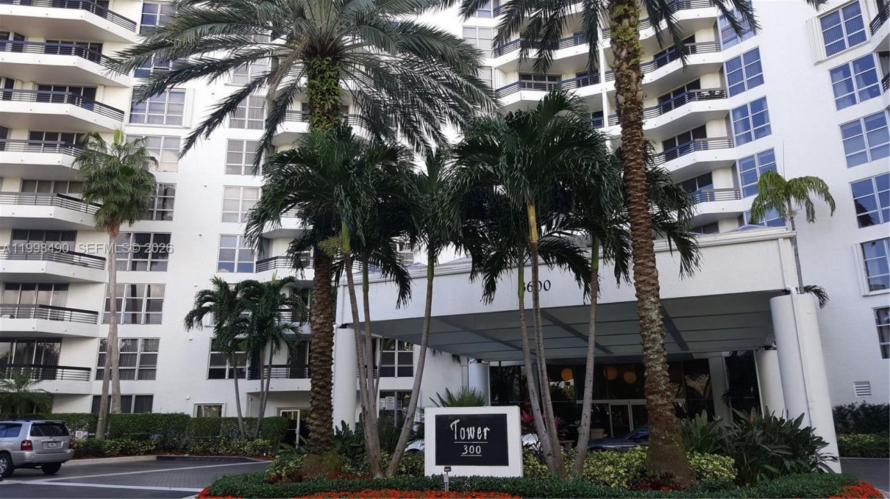 3600 Mystic Pointe Dr, Unit 910, Aventura, FL 33180 Photo