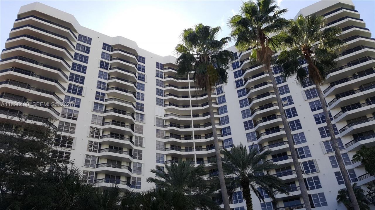 3600 Mystic Pointe Dr, Unit 910, Aventura, FL 33180 Photo