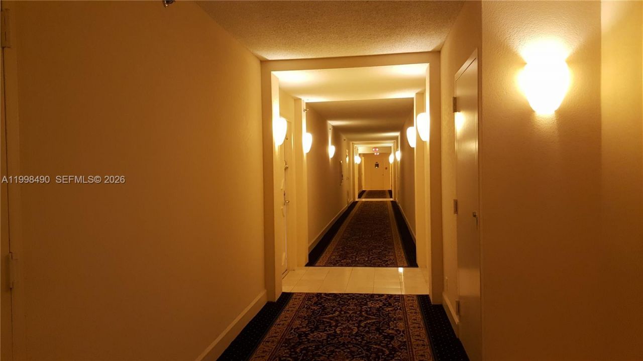3600 Mystic Pointe Dr, Unit 910, Aventura, FL 33180 Photo
