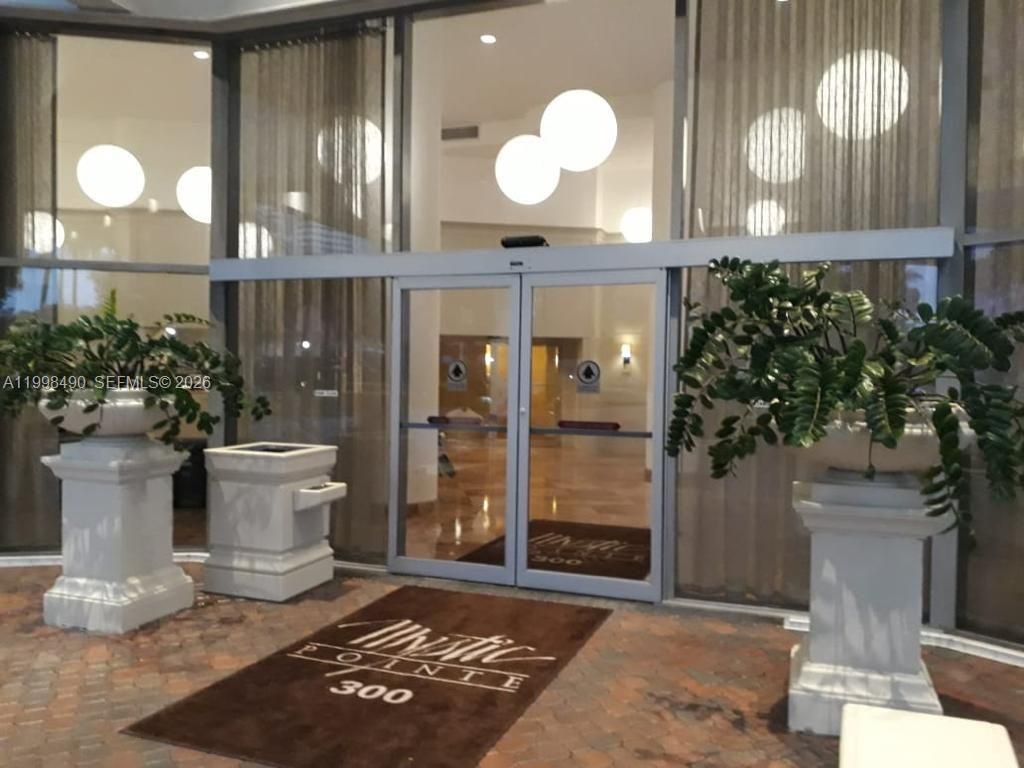 3600 Mystic Pointe Dr , Unit 910, Aventura, FL 33180 Photo