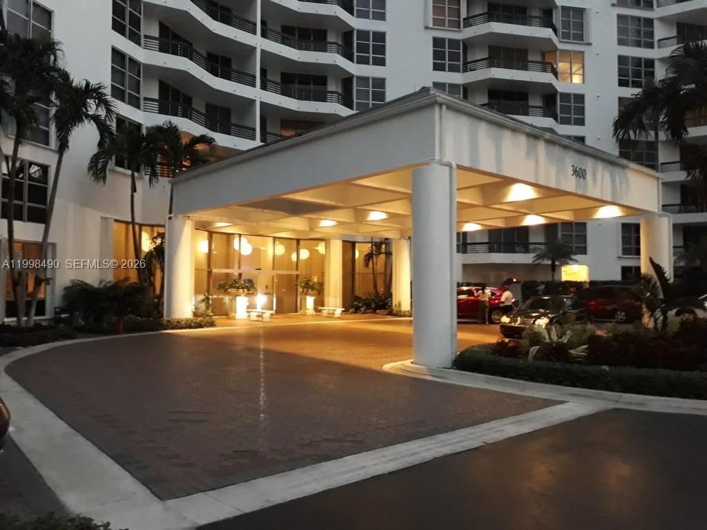 3600 Mystic Pointe Dr, Unit 910, Aventura, FL 33180 Photo