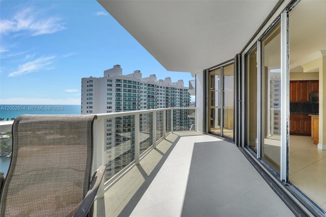 20281 E Country Club Dr , Unit 2104, Aventura, FL 33180 Photo