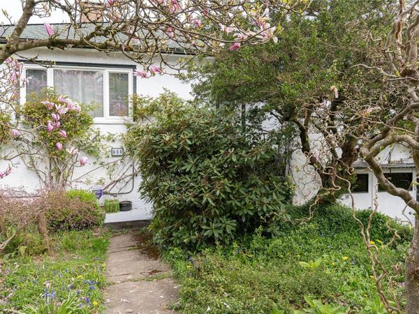 864 Selkirk Ave, Esquimalt, BC V9A 2T8