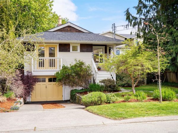 945 Falkland Rd, Oak Bay, BC V8S 4M1